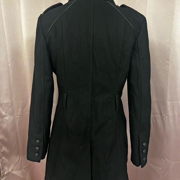Really nice woman’s guess. Coat Size M very good condition missing belt. - Picture 2 of 4